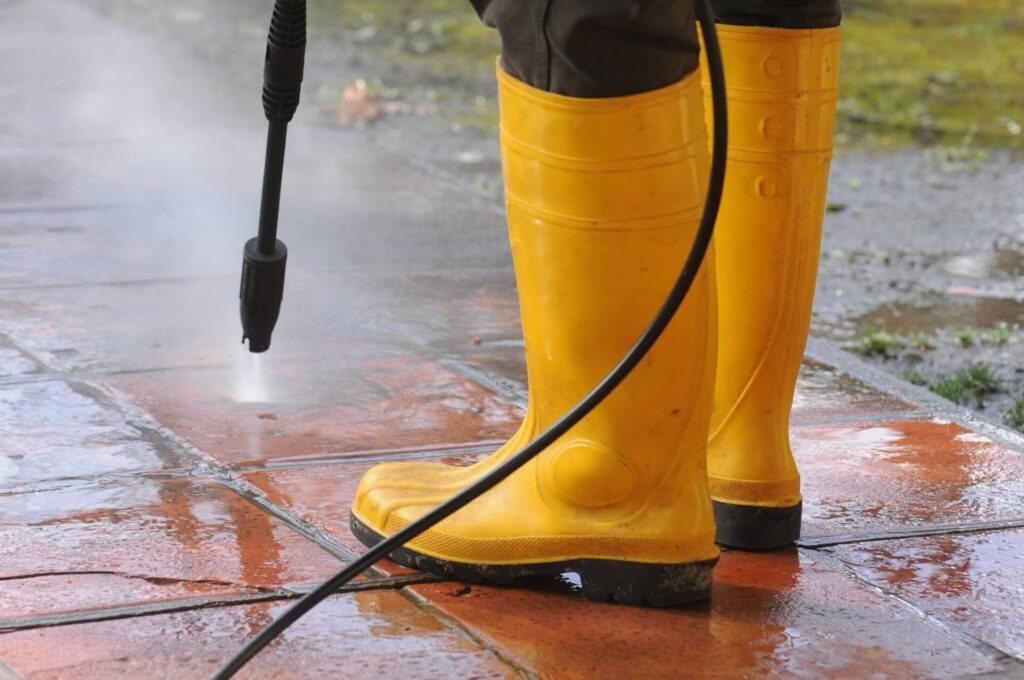high pressure water nozzle cleaning dirt tiles